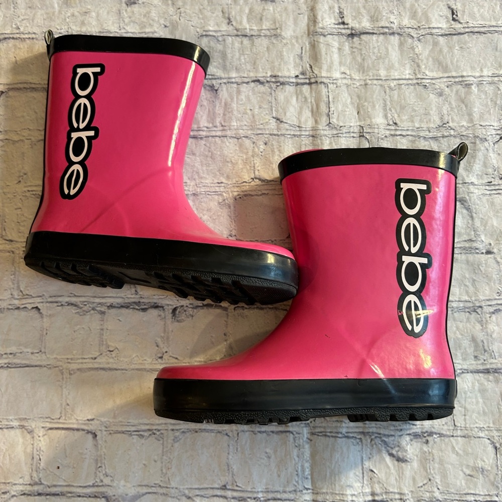 BEBE GIRLS HOT PINK RAIN BOOTS WITH LOGO SIZE 32 (1 US)